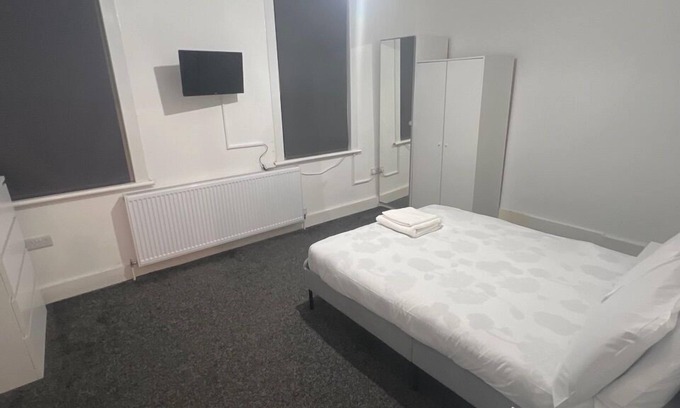East Ham North Appartement | Spacious & Newly Renovated 4BD House — East Ham!