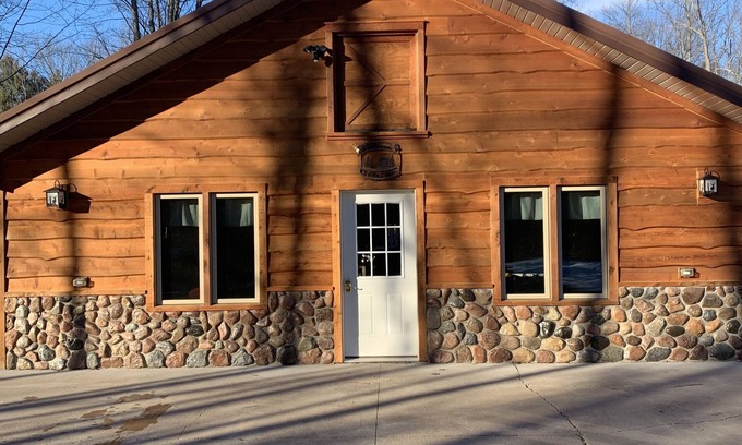 Stone Lake Cabine | Spacious Northwoods Cabin with Amazing Game Room