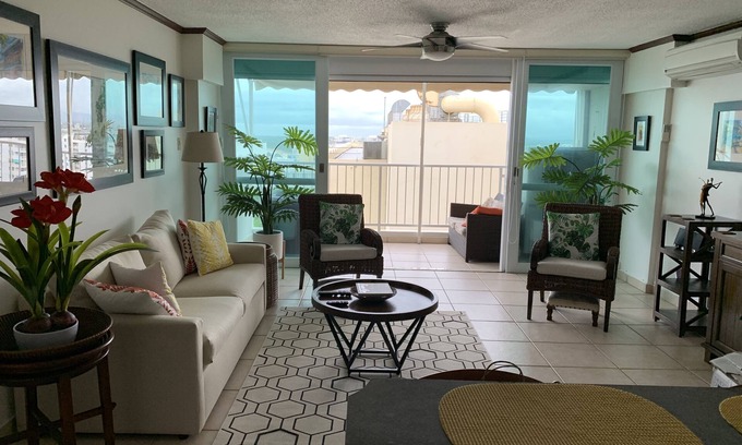Isla Verde Copropriété | Condo spacieux d'une chambre avec accès à la plage, vue sur l'océan, wifi gratuit et parking