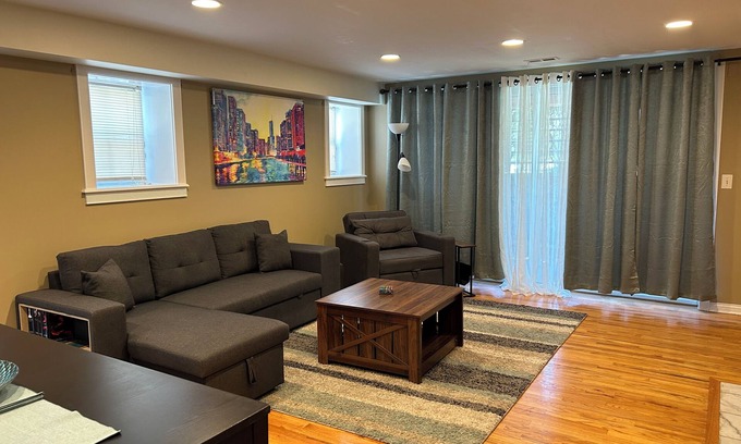 South Shore Copropriété | Spacious, one-level condo next to Jackson Park