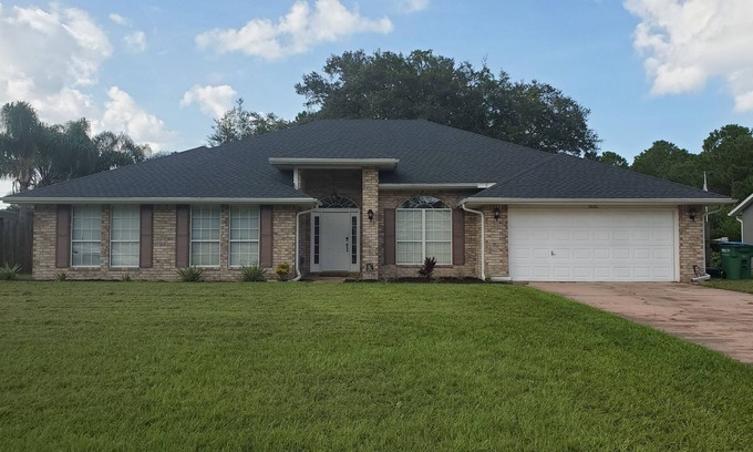 Deltona Lakes Maison | Spacious open concept home near the beaches and Disney attractions