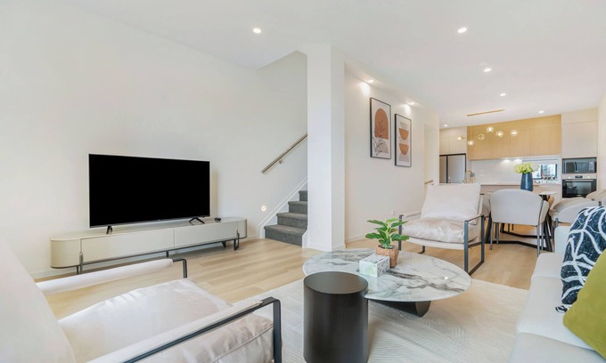Auckland Central Business District Maison | Spacious Parkview 3-Bedroom Villa with garage Unit 45