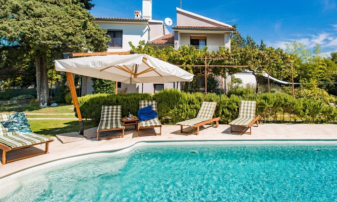 Krnica Maison | Maison spacieuse, calme, grand jardin, piscine privée - idéal pour les familles