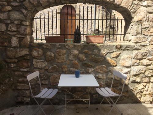 Dernacueillette Maison | Spacious Pied à Terre with courtyard garden