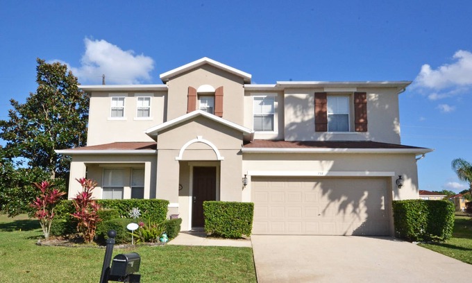 Windwood Bay Maison | Spacious pool home with games room and hot tub (heating included)