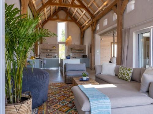 McGregor Maison | Spacious Post-and-Beam Marvel in quiet McGregor