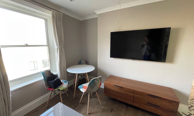 Balham Appartement | Spacious & Pristine 2BD Flat - Balham!
