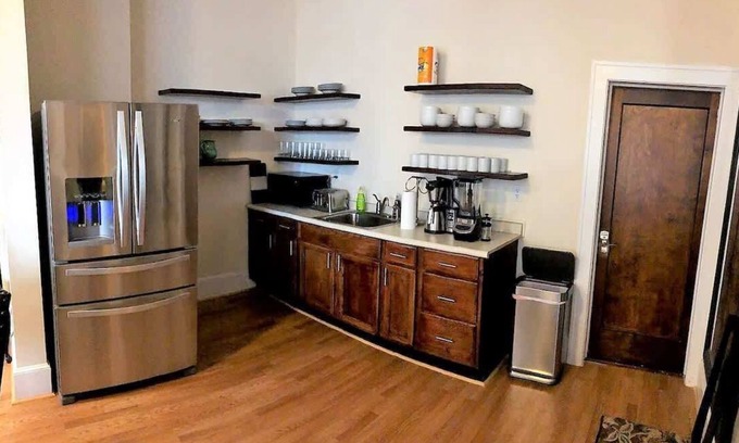 Roanoke Maison | Spacious Private Bedroom in Downtown – 5 Min Walk