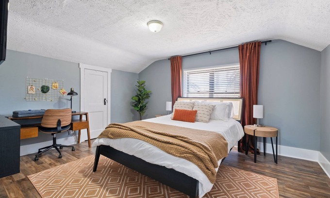 Medical Center Maison | Spacious, Private Bedroom Prime Location Near UNMC/Blackstone - Shared House