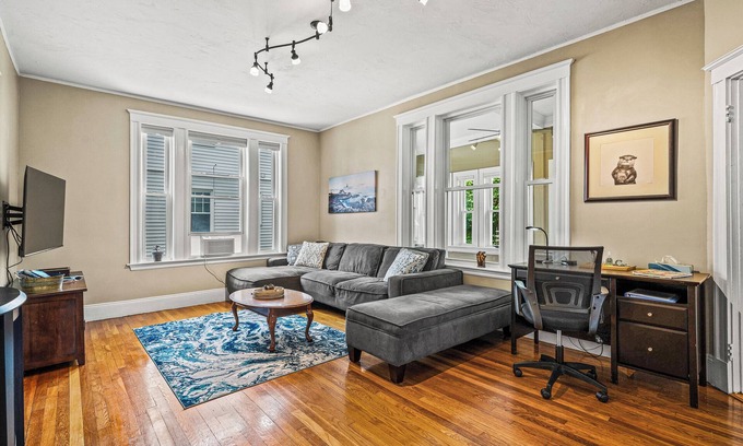 Quincy Copropriété | Spacious & Private, Next to Boston & Beach, EVchrg