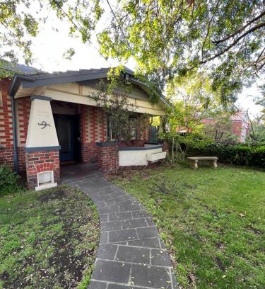 McKinnon Maison | Spacious Private Rooms in Mckinnon 3 min to Train Station, Cafes and close to Monash Uni