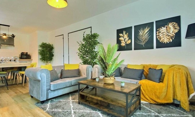 Les Hauts de Saint-Aubin Maison | Spacious, quiet house near downtown parking
