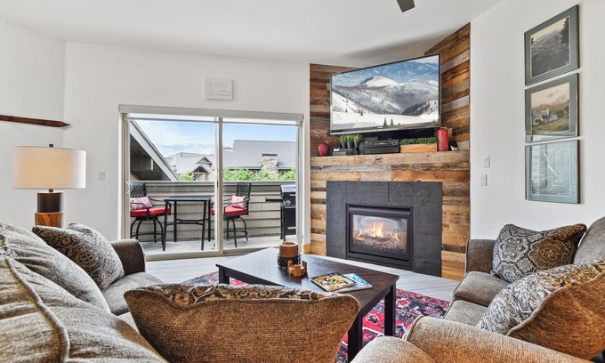 Kimball Junction Copropriété | Spacious Redstone Condo Sleeps Six! Well equipped kitchen and garage parking!