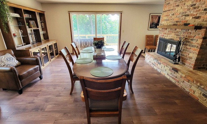 Rochester Maison | Spacious, Relaxing, 5 Bedroom Home near Mayo Clinic in Rochester, MN.