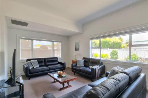 Greenlane - Ellerslie Maison | Spacious Remuera Bungalow with Parking and Aircon