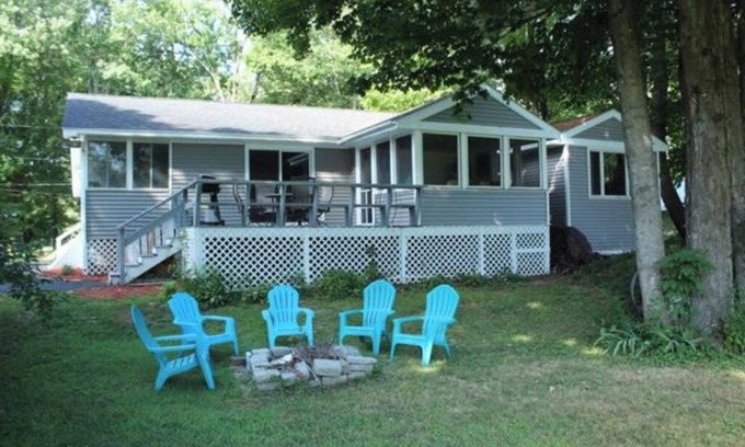 Center Ossipee Maison | Spacious, Renovated 2-Bedroom Home on the Golf Course!