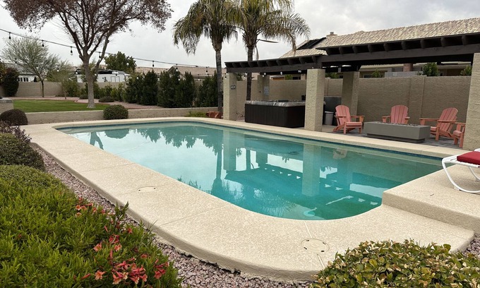 Paradise West Estates Maison | Spacious Resort Style Home on 1/2 acre, less than 2 miles from Spring Training.