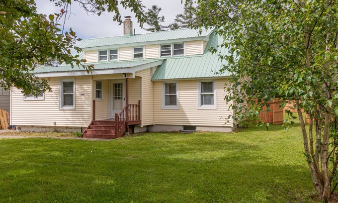 Speculator Maison | Spacious Retreat, High Speed Wi-Fi! Walk To Lake and Camp of the Woods!