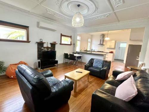 Johnsonville Maison | Spacious Retreat near Ferry & Mall