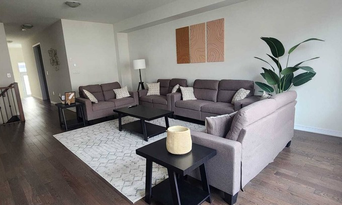Thorold Maison | Spacious Retreat Near Majestic Niagara Falls! Close to All Major Amenities!