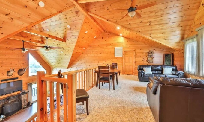 Stamford Maison | Spacious Retreat w/Panoramic View of Catskill Mts