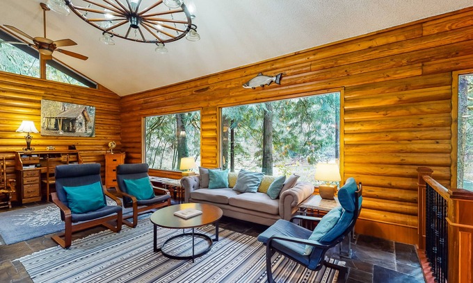 Washougal Cabine | Spacieux, lodge riverain avec accès à la plage, baignoire et vue sur la forêt privée chaudes!