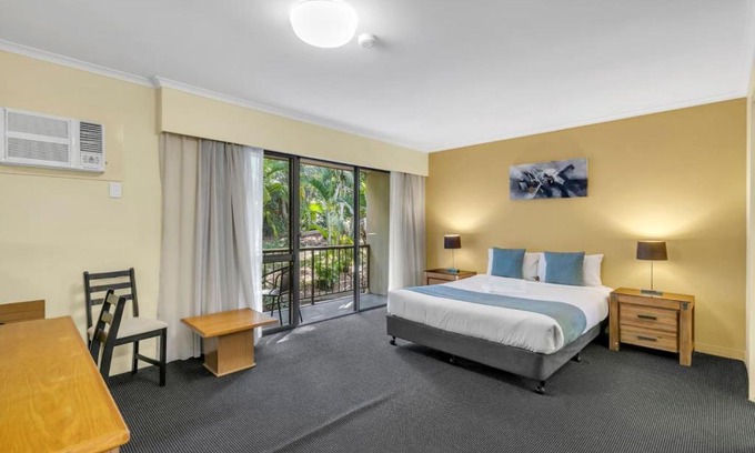 Mount Ommaney Hôtel | Spacious Room Ideal for Biz and Leisure