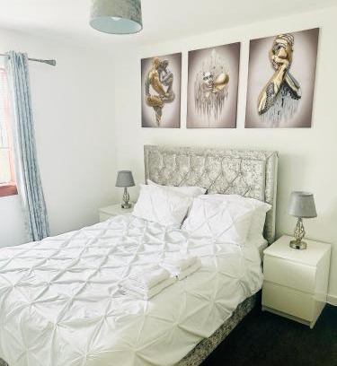 Drumchapel Maison | Spacious Room in Glasgow West End
