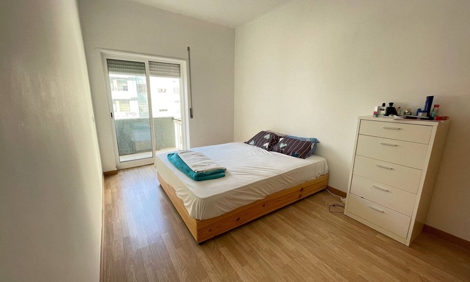 Seixal Appartement | Spacious Room near Cristo Rei