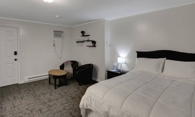 Loyalton Maison | Spacious room w/ KingBed and desk & sitting area