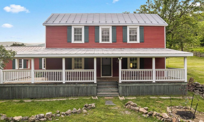 Williamsville Maison | Spacious Rural Farmhouse Getaway with Peaceful Views
