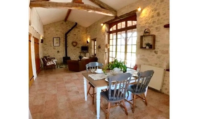 Garonne Maison | Spacious rural gite, large pool - 5mins from historical villages