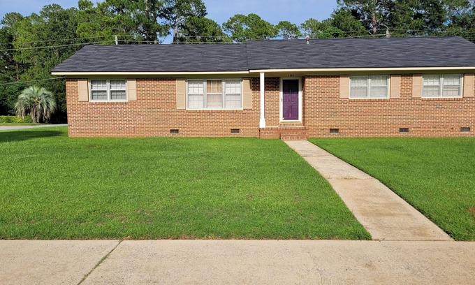 Albany Maison | SPACIOUS SAFE NURSE & LONG TERM STAY HOME CLOSE TO HOSPITAL MALL & RESTAURANTS!