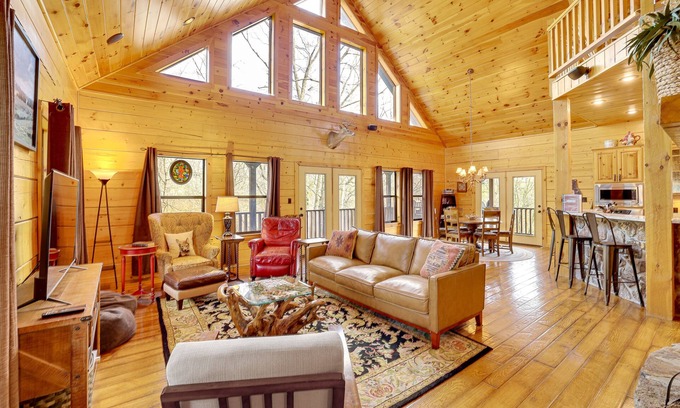 Maysville Cabine | Spacious & Secluded Cabin: 25 Mi to Bentonville!