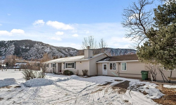 Basalt Maison | Spacious/Secluded 2 Acres Remodeled Walk To Willit