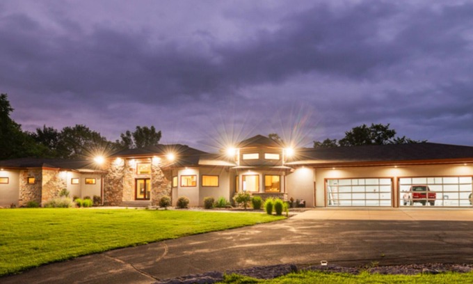 Prescott Maison | Spacious secluded 5bedroom 8bath estate in charming Prescott with pool