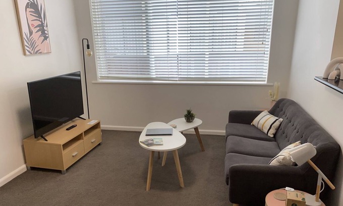 St. Kilda East Appartement | Spacious Secure Ground Level 1 Bedroom Apartment