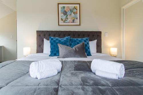Riccarton Appartement | Spacious Serenity near Westfield Mall 6BR