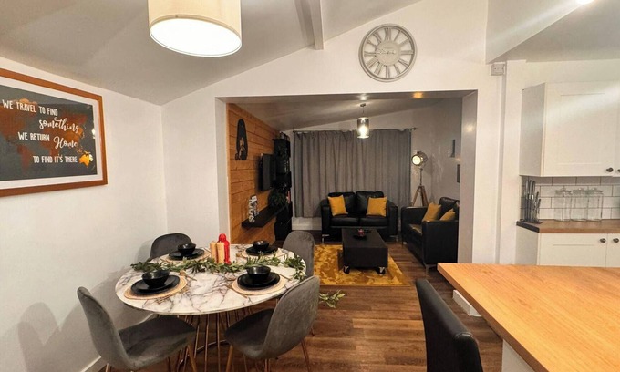 Sheffield Maison | Spacious sheffield lodge