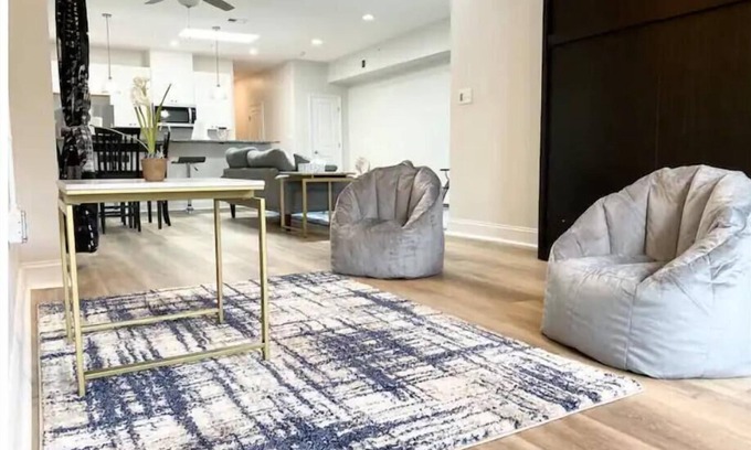 Inner Harbor Appartement | Spacious-Skylight Loft Inner Harbor Downtown
