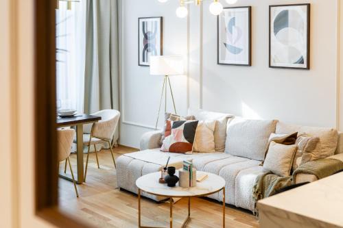 Smichov Appartement | Spacious Smíchov 2 Bedroom Apartment with Excellent Tram Connection