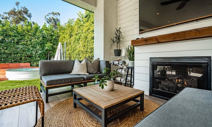 South Park Maison | South Park Gem - Walk to Dining, Shops w/ Pool