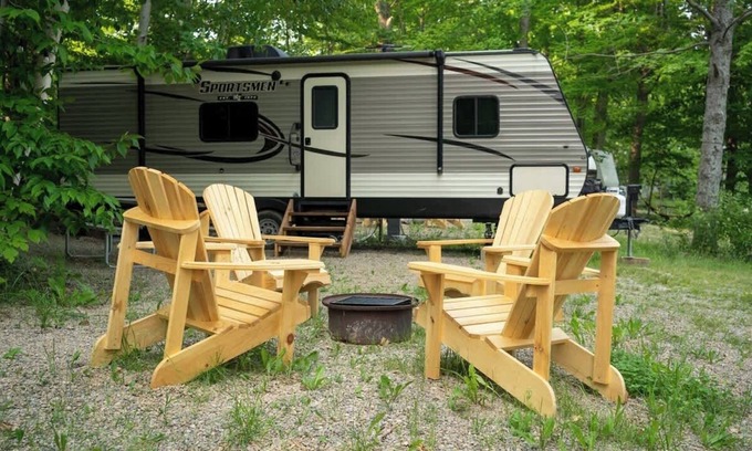 Miller Lake Maison | Spacious Sportsman RV | Luxury Glamping by Grotto