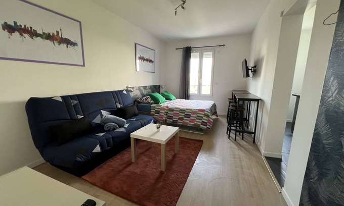 Chatellerault Appartement | Spacious studio 2/4 pers. + sofa | Ideal for business & weekends