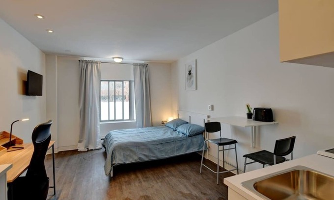 Laval Appartement | Spacious studio Laval, all included, wifi, parking