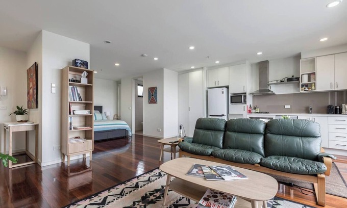 Brunswick Appartement | Spacious Studio with Balcony in Eclectic Brunswick