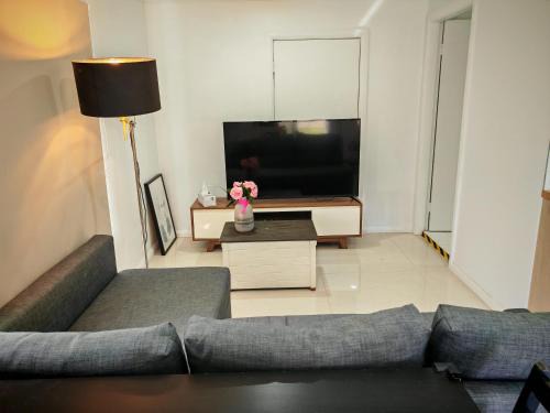 Hornsby Maison | Spacious Studio with Garden close 2train&Westfield