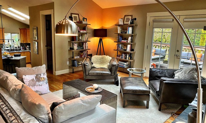Arlington Heights Maison | SPACIOUS, STUNNING Gathering Spot in Portland Heights