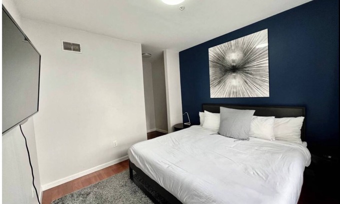 Chinatown Appartement | Spacious &Stylish 2 Bd Apt in Heart of the City