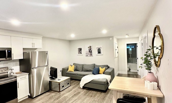 Uptown Maison | Spacious suite, conveniently located in New Westminster!